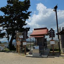 日和山頂上には、湊神社ゆかりの富主姫神社も再建されていました