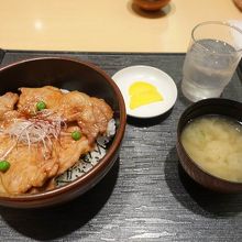 函館だけど豚丼を食べてみた。