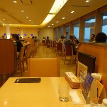 落ち着いた店内です。