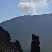 噴煙を上げる浅間山