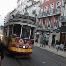 28番のトラムです。