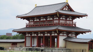 朱雀門は見るだけ。すぐ近くの平城京歴史館へ立ち寄りましょう。
