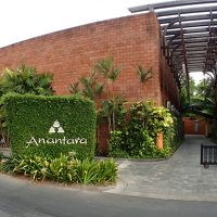 隣にアナンタラ プーケット ヴィラ ホテル