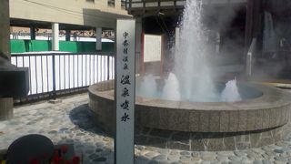 駅前にあった温泉の噴水