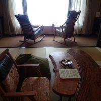 和室です。窓の外は海。