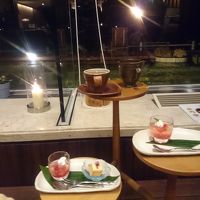 夕食のデザートはラウンジで