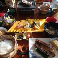 朝食。地元の大きなしいたけを焼いて。