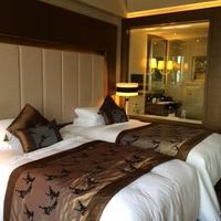 ベッドから浴室を見たところ