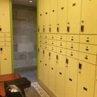 シャワー室のロッカールーム