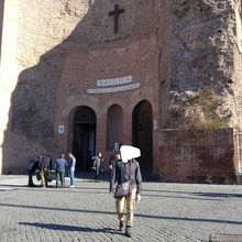 駅から徒歩数分です。
