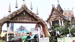 サムヤーン駅側の便利なロケーション