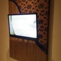 テレビは壁掛けタイプ