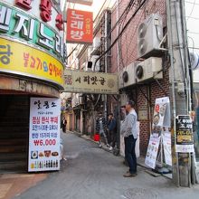 近くには西ピマッコルの入口があります