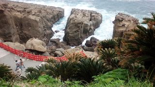 洞窟内に本殿がある「神宮」です