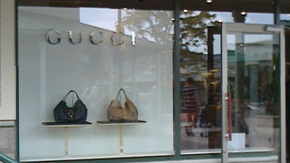 バッグはチェックしたいですね