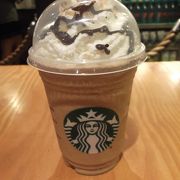 ハワイ限定メニューのココナッツモカフラペチーノ