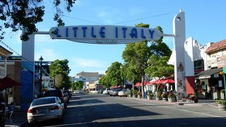 「インディア通り」にイタリアンレストランが並ぶ