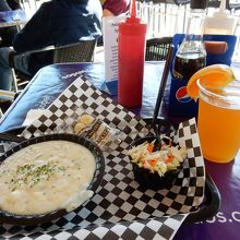 ビールとクラムチャウダー