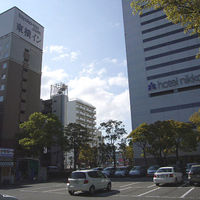 隣に東横インがあります。