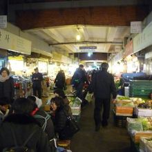 市場の通り風景