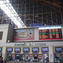 電光掲示板もある