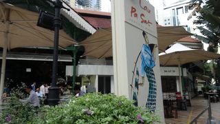 洗練された雰囲気のフードコート。