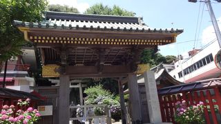 関東稲荷神社の総社