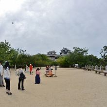 記念撮影スポット　撮影は学生アルバイトに