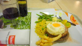 モンマルトル近くの格安カフェテリア・チェーン店 ～ フランチ