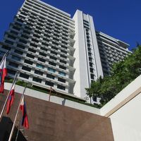 周りから　ドンっって立ってる。立派な外観。