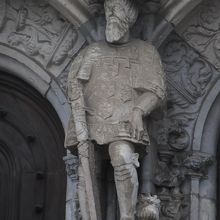 南門のエンリケ航海王子の像です。