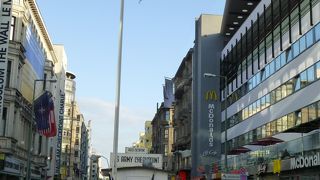 見世物的です．