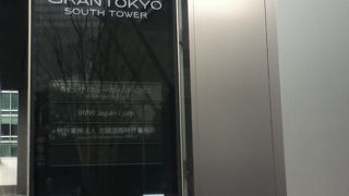 八重洲口の南側にある超高層ビル