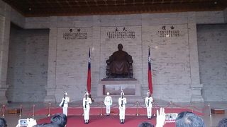 人がたくさんいました。