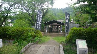 住宅地の中でひっそりと