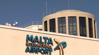 こんな絵になる空港はない(マルタ島)