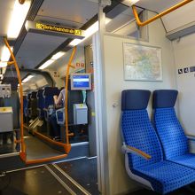 ベルリン-ポツダム間の列車はちょっと豪華な感じ