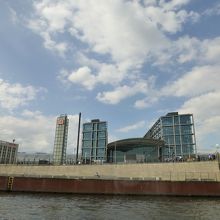 リバークルーズから出も見える大きな建物です．