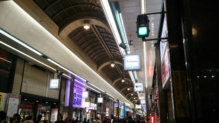 札幌のアーケード商店街、狸小路。