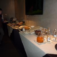 朝食は簡単なセットです