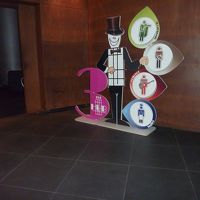 ホテル内レストラン前にあった看板