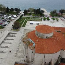 眼下に広がる景色、聖ドナト教会とフォーラムです。