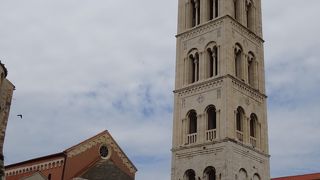 塔の上は、風に　ご注意！