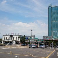 台南駅の裏口にあるホテルです