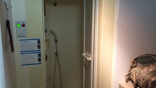 ラウンジという名のネカフェ。快適。