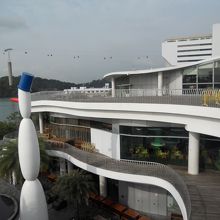 真上にある「ビボ・シティ」から海を眺めることができます