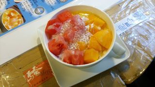 マンゴーとスイカの豆花