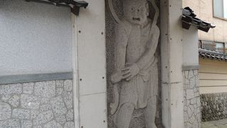 門の彫刻仁王像を見たのは初めて