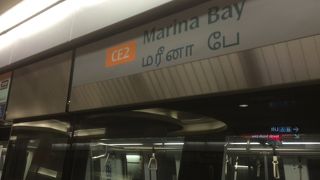 マリーナベイサンズとは離れている