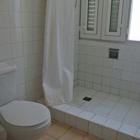 ぬるいままでお湯は出ないバスルーム